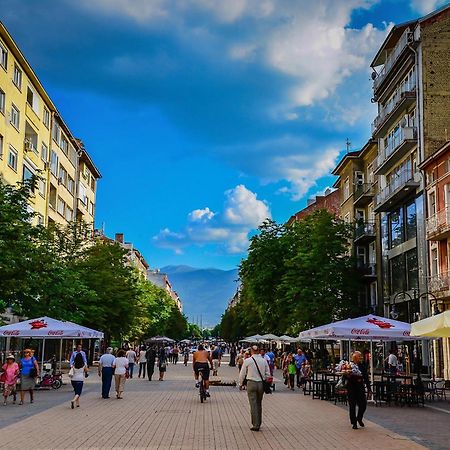Апартаменты 5 Seconds Away From The Main Street, Free Secured Parking София Экстерьер фото