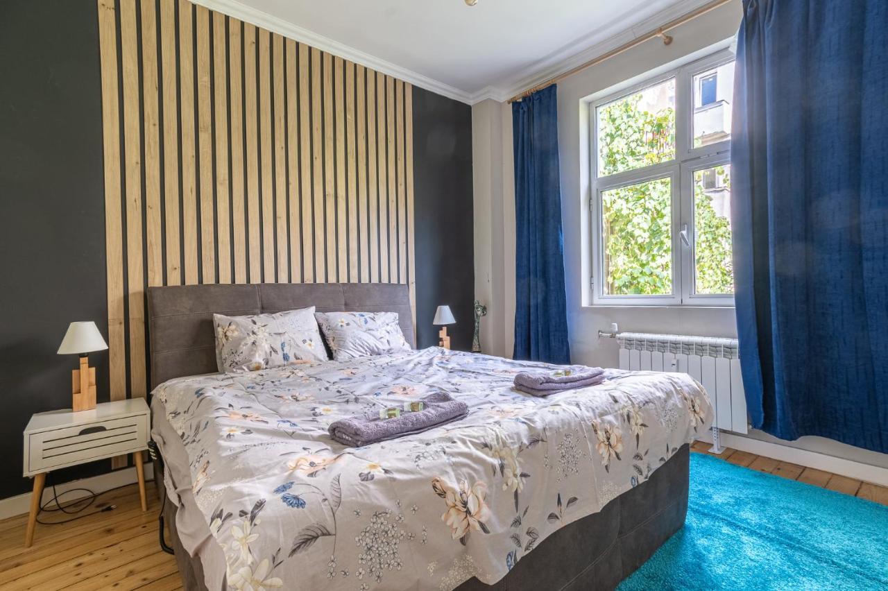Апартаменты 5 Seconds Away From The Main Street, Free Secured Parking София Экстерьер фото