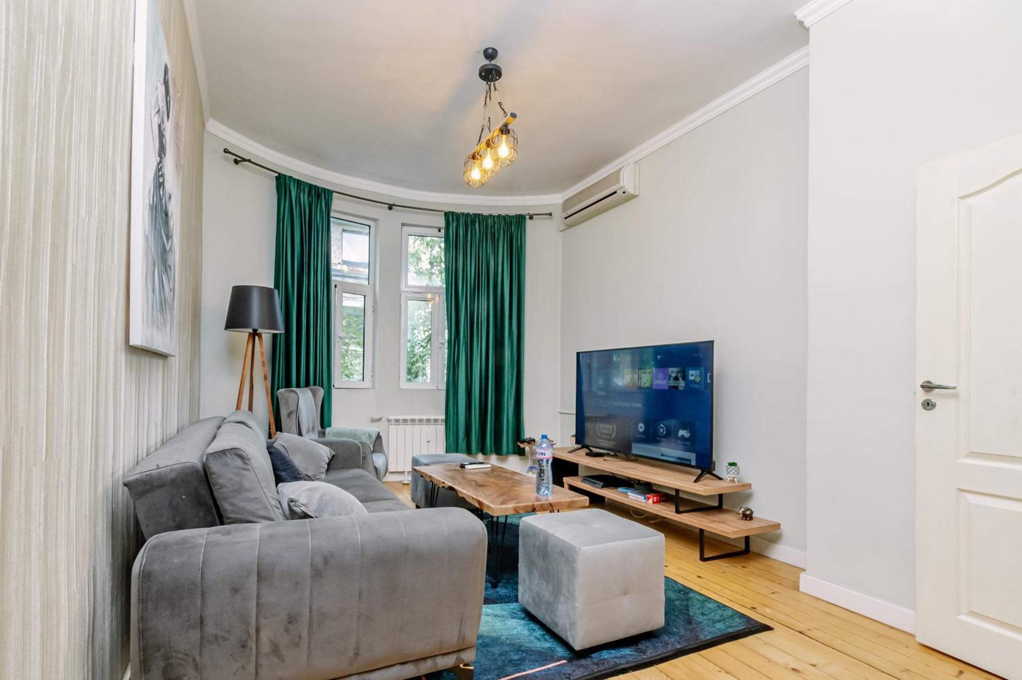 Апартаменты 5 Seconds Away From The Main Street, Free Secured Parking София Экстерьер фото