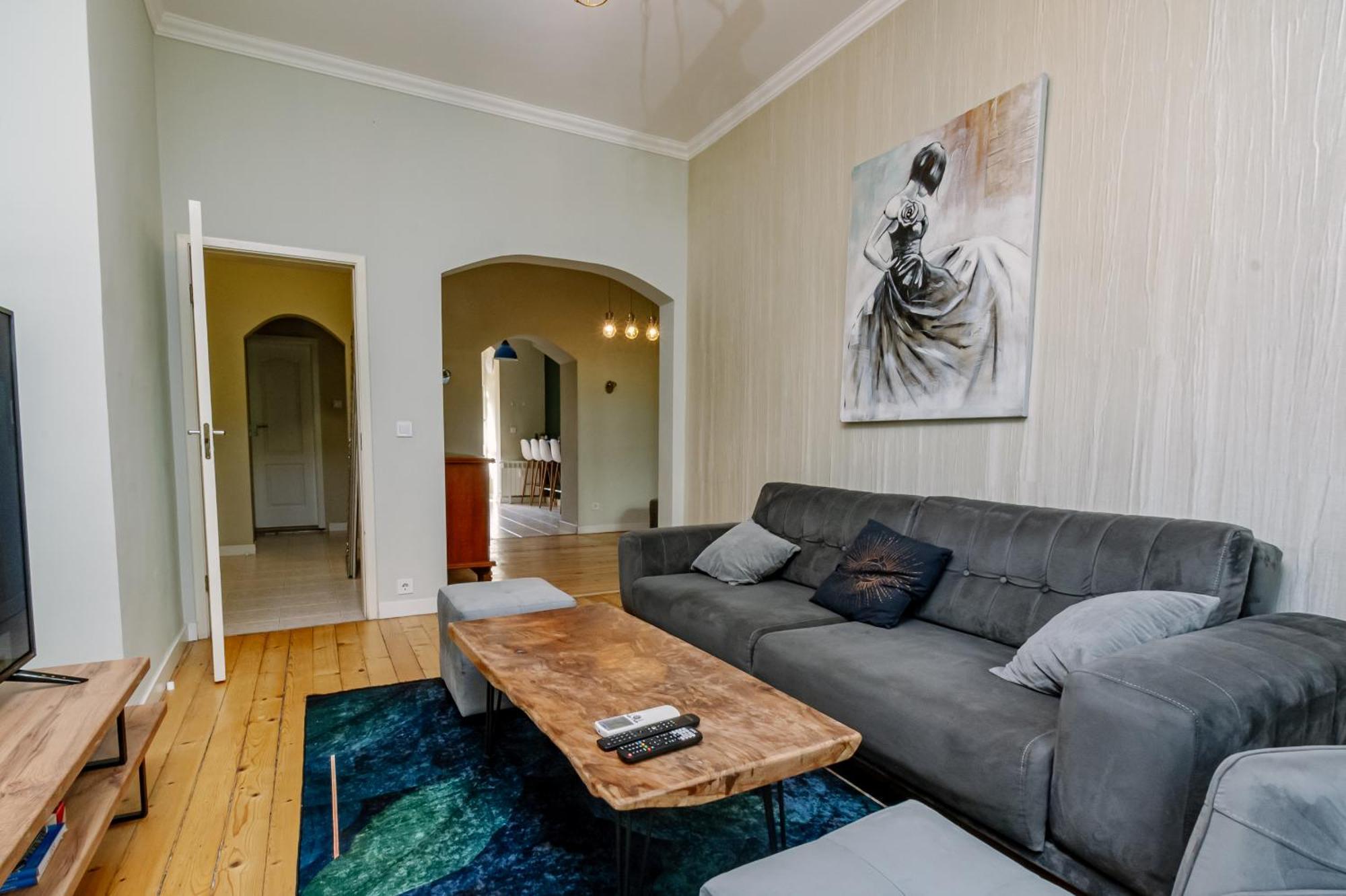 Апартаменты 5 Seconds Away From The Main Street, Free Secured Parking София Экстерьер фото