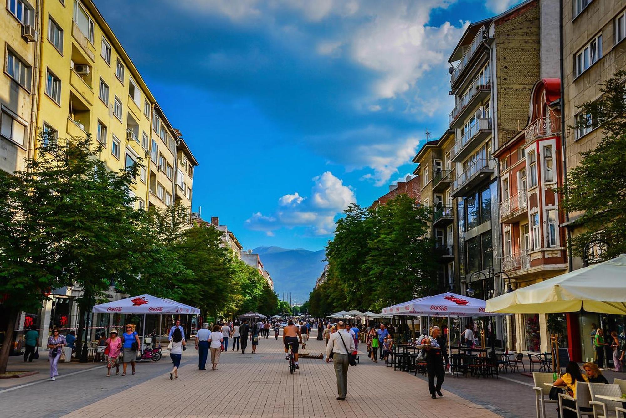 Апартаменты 5 Seconds Away From The Main Street, Free Secured Parking София Экстерьер фото